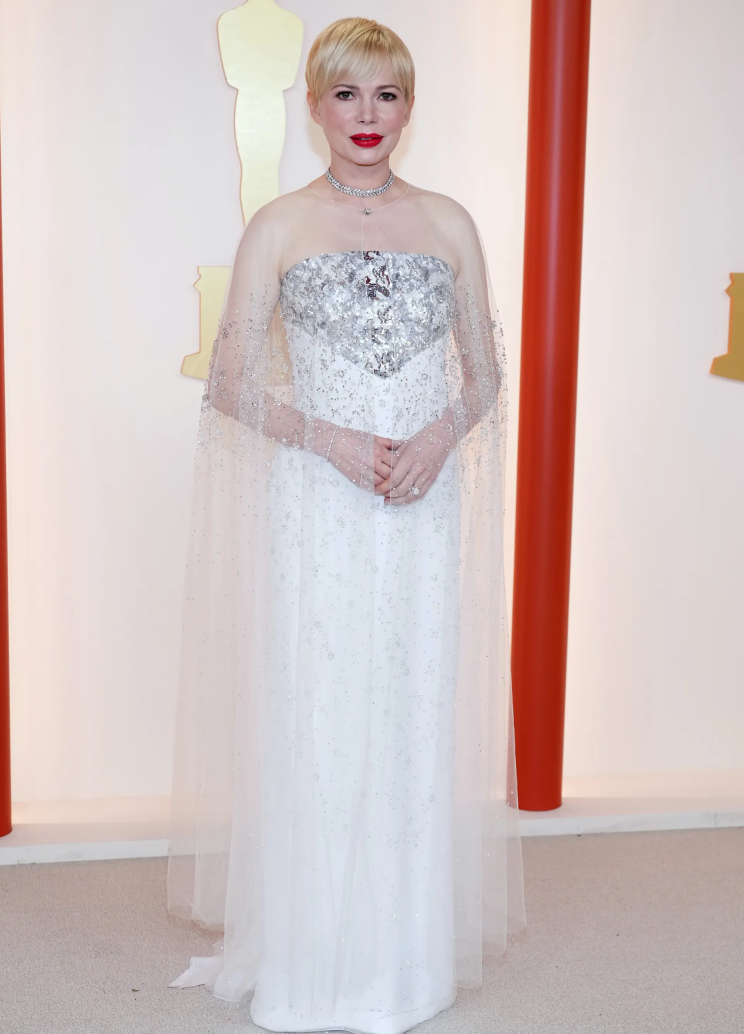 Модная тенденция «Оскара»-2023 — wedding look: нежное, белое, прозрачное (фото 3)