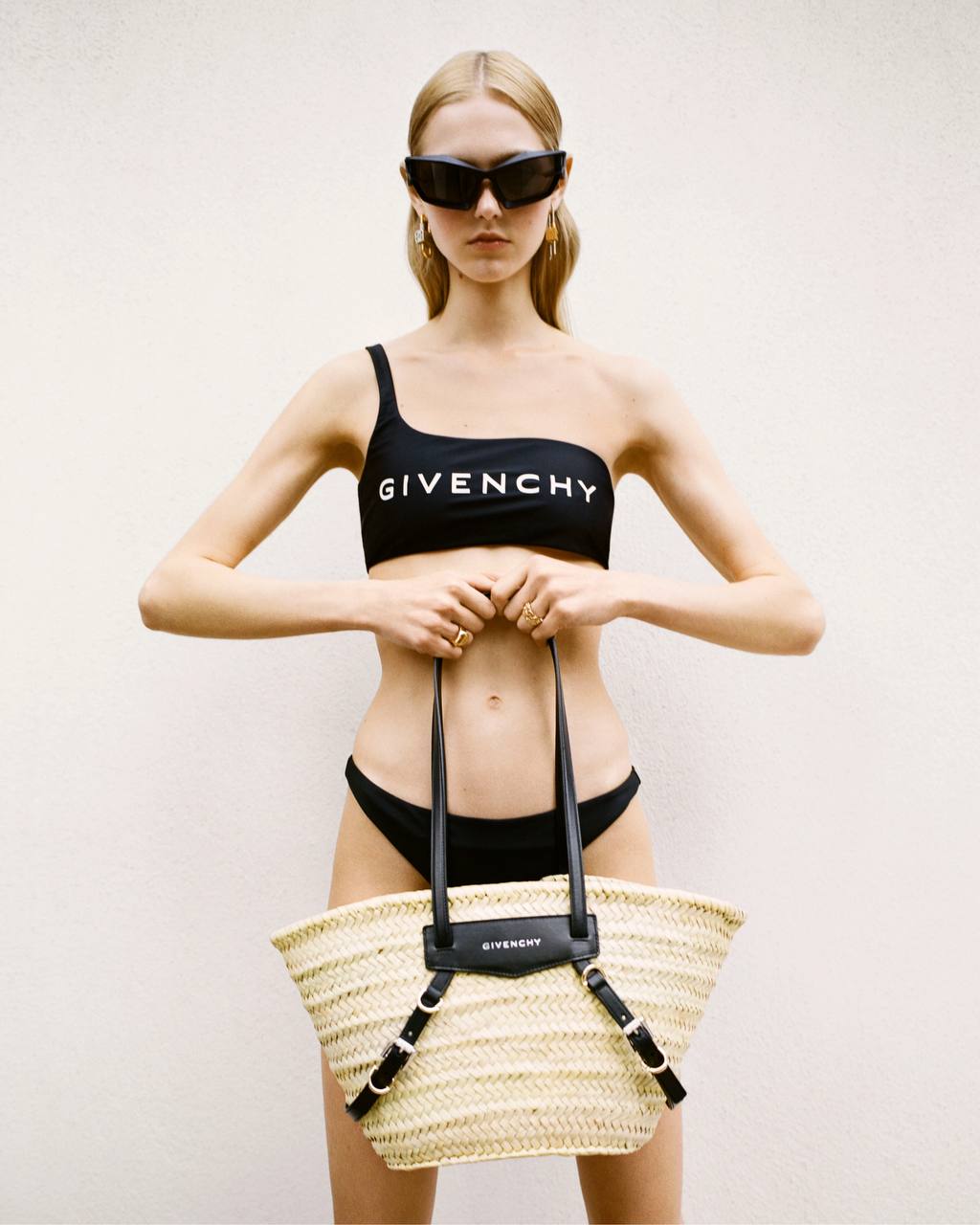 Givenchy представил летнюю коллекцию, вдохновленную поместьем во Франции (фото 1)
