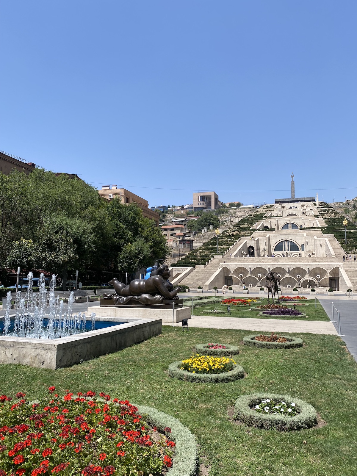 Фонтаны, парки и арт-объекты: как интересно провести выходные в Ереване. Краткий гид BURO. (фото 3)