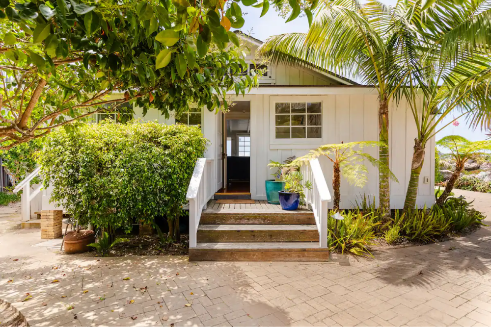 Эштон Катчер и Мила Кунис выставили свой дом в Санта-Барбаре на Airbnb (фото 1)