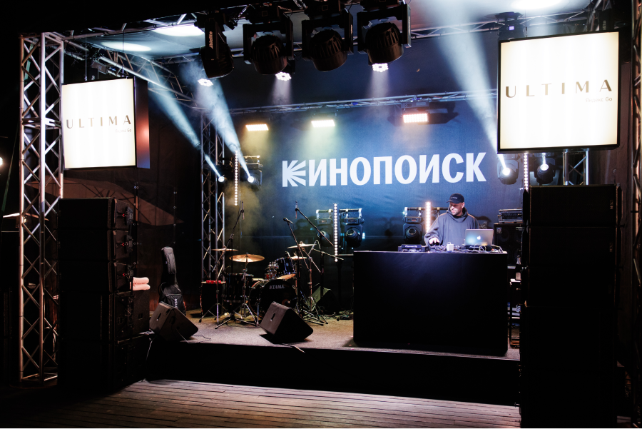 Максим Матвеев и Равшана Куркова посетили ежегодную вечеринку «Кинопоиска» на «Новом сезоне» (фото 4)
