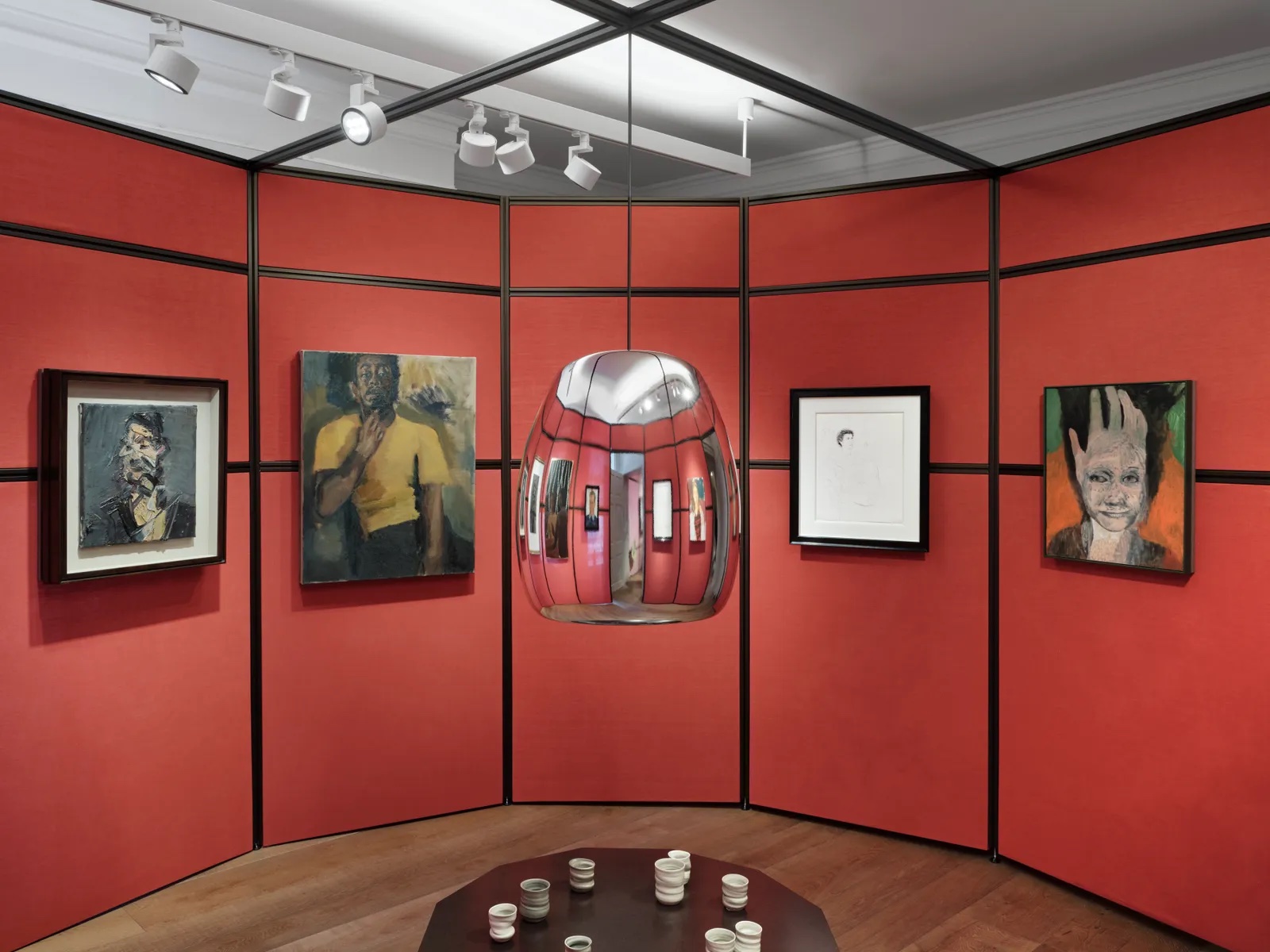 Манифест Шанель, искусство Андерсона и коллекция Алайи: 7 выставок осени, которые нельзя пропустить (фото 7)