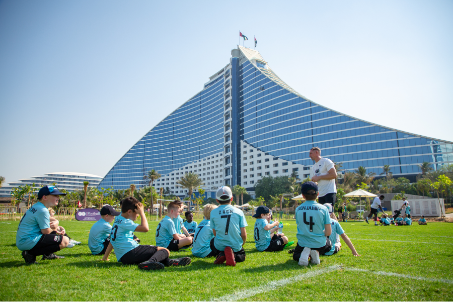Отель Jumeirah Beach Hotel приглашает провести отпуск в Дубае (фото 1)