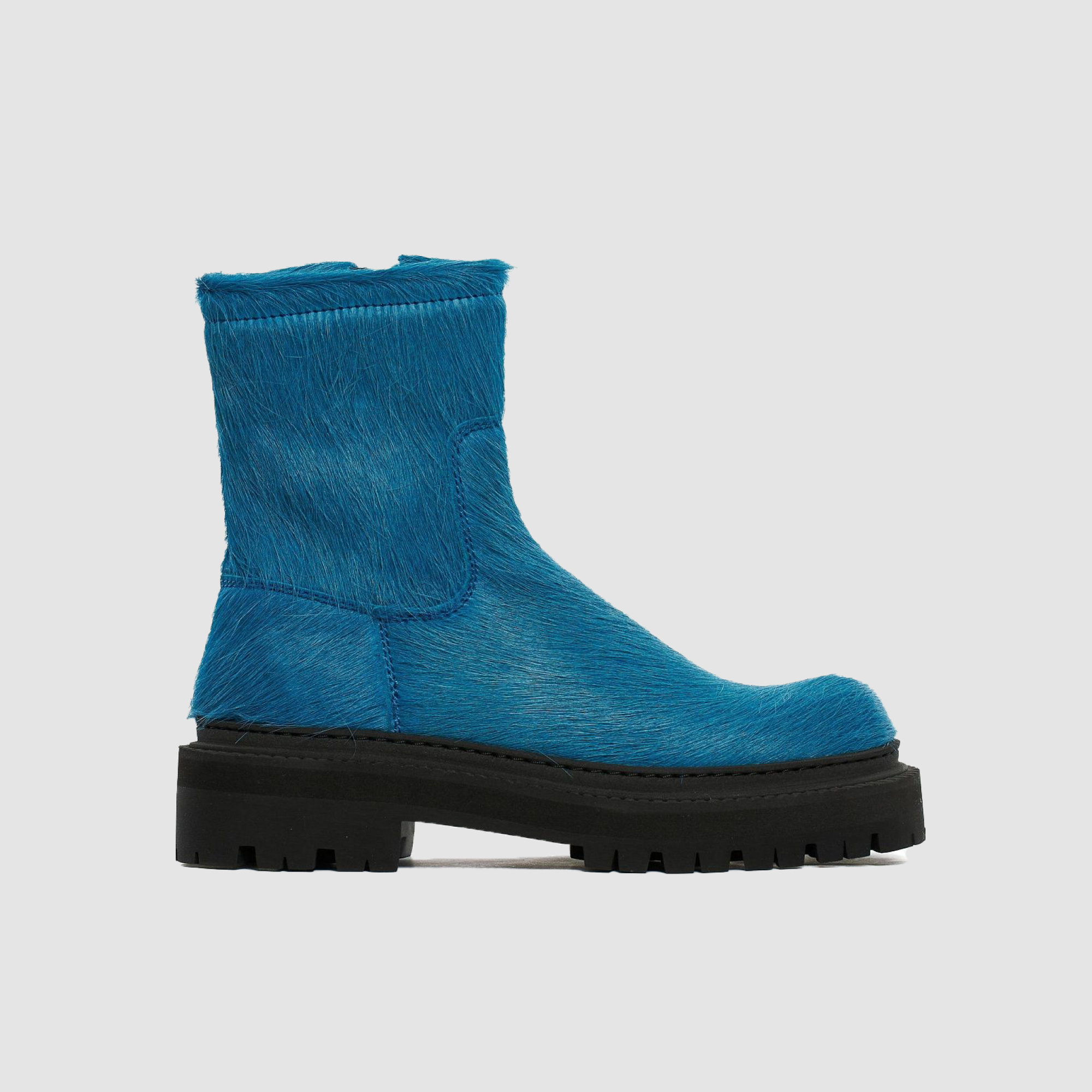Кроссовки из нубука, непромокаемые дутики и ботфорты: какую обувь носить этой осенью и зимой? Выбор BURO. (фото 5)