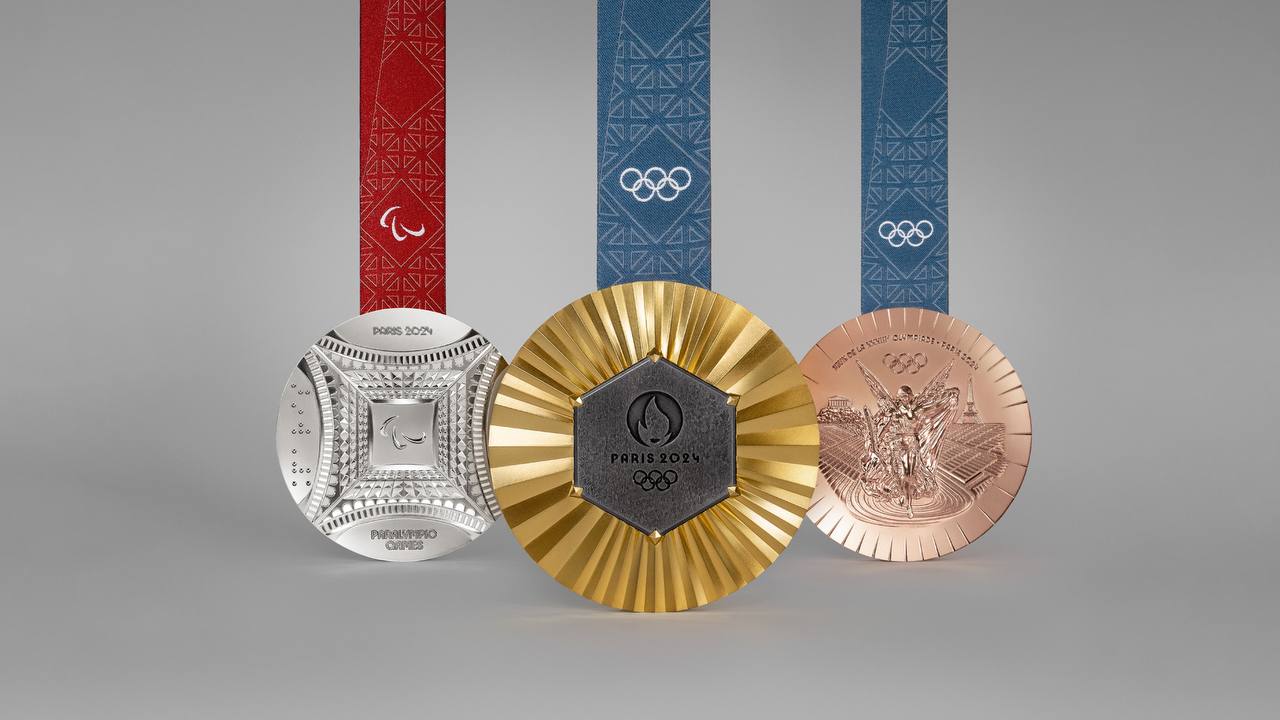 Ювелирный дом Chaumet представил олимпийские медали с изображением Эйфелевой башни (фото 2)