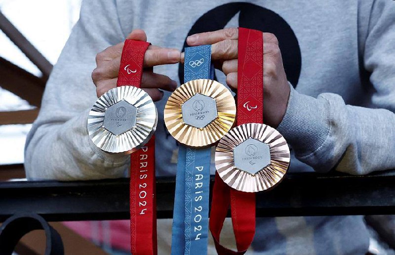 Ювелирный дом Chaumet представил олимпийские медали с изображением Эйфелевой башни (фото 3)