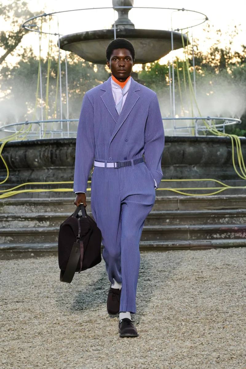 Issey Miyake показал летнюю коллекцию мужской линии Homme Plissé