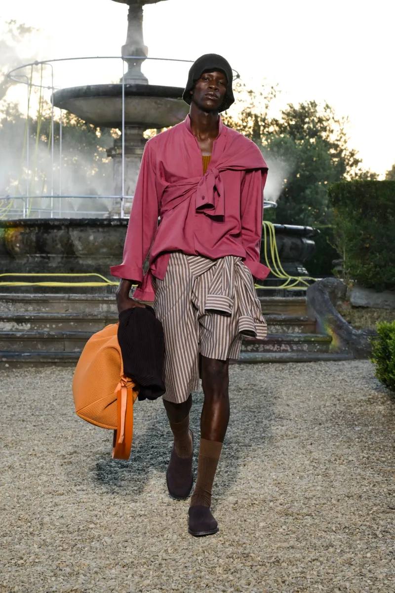 Issey Miyake показал летнюю коллекцию мужской линии Homme Plissé