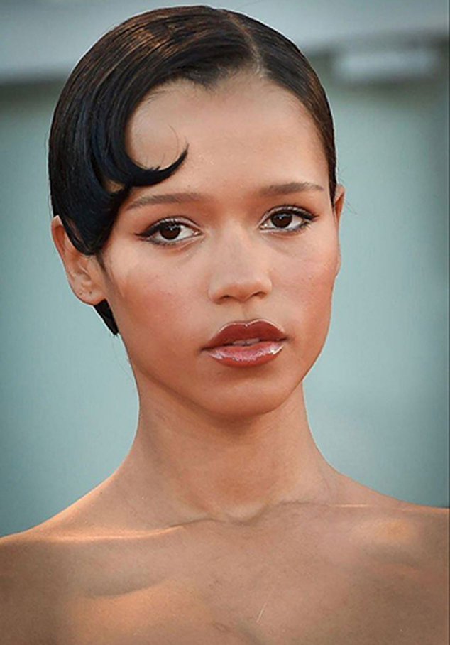 Үлкен жопы және сиськи бар қара әйелдермен порно