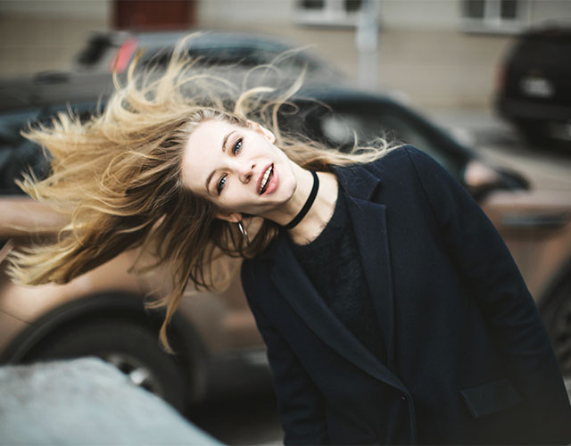 Porno suratlar gozallik uning mushuk sikish Kokraklar orasida juda kop sperma.