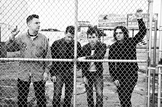Queens of the Stone Age перепели Arctic Monkeys (фото 1)
