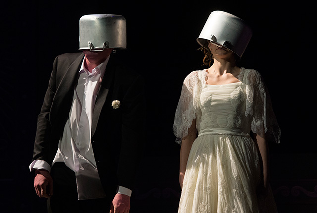Токсичный китч, вечные смыслы и Собчак: "Женитьба" на сцене Театра Наций (фото 14)