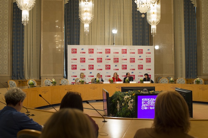 Наталья Водянова на Международном форуме по аутизму (фото 2)