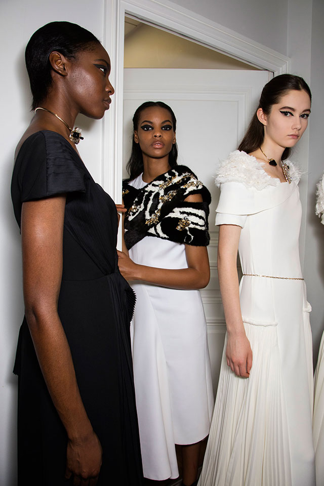 Что говорит нам о судьбах кутюра новая коллекция haute couture Christian Dior (фото 10)