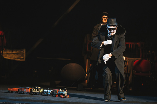Спринт по ночным кошмарам: "Бег" в Театре имени Вахтангова (фото 9)