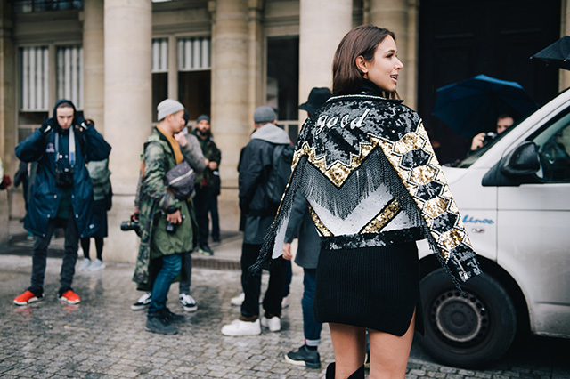 Неделя моды в Париже, осень-зима 2016: street style. Часть 4 (фото 21)