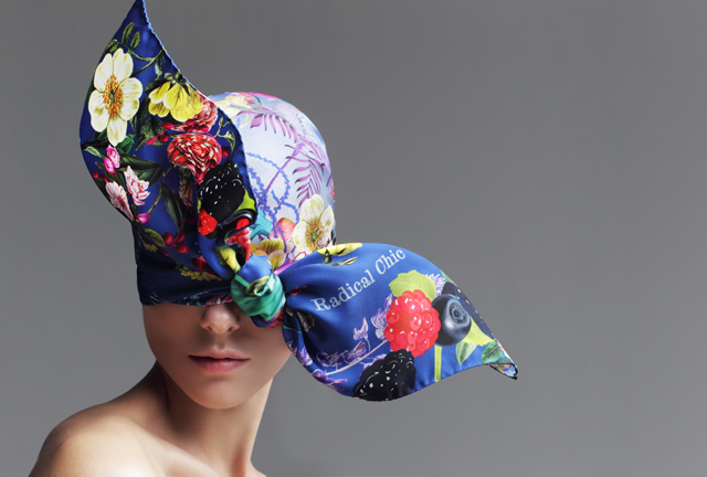 5 необычных способов носить платок в новом лукбуке Radical Chic (фото 2)