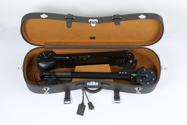 Объект желания: чемодан Moynat для Jaguar F-Type (фото 5)