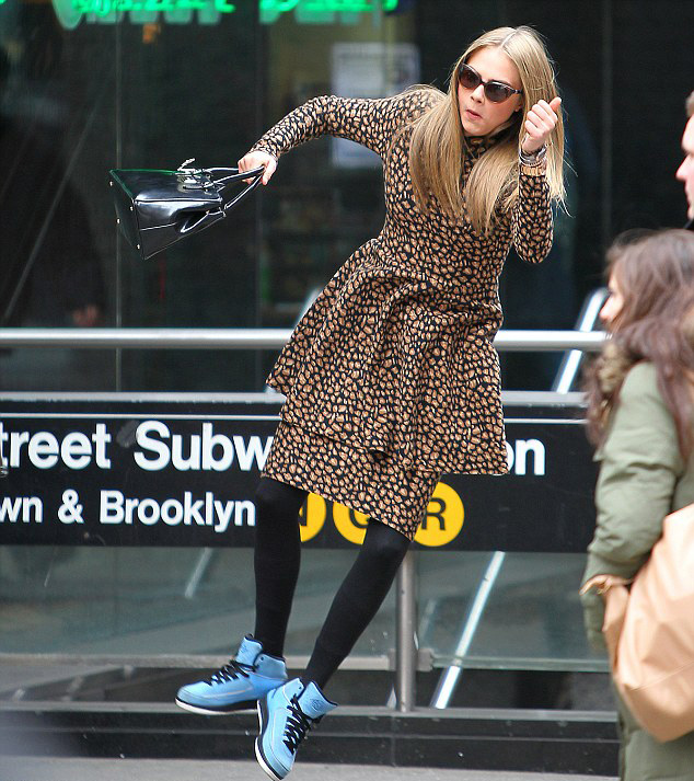 Кара Делевинь на съемках рекламы DKNY (фото 1)