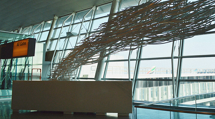 Скульптура Димитара Луканова в терминале аэропорта Кеннеди (фото 1)