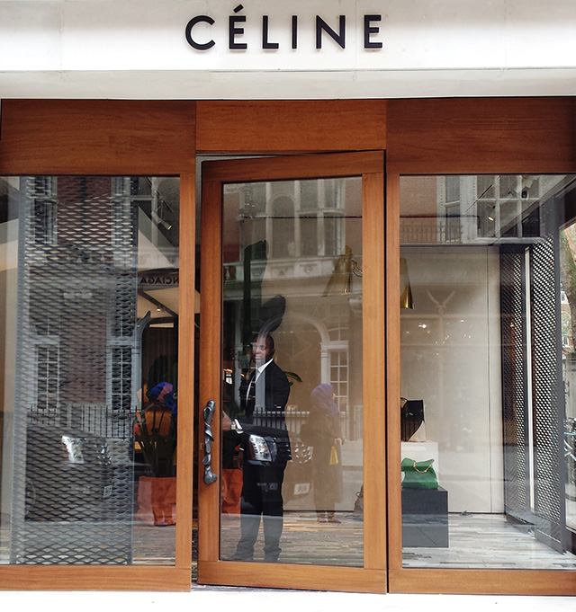 Новыми жертвами грабителей стали Dior и Céline (фото 1)