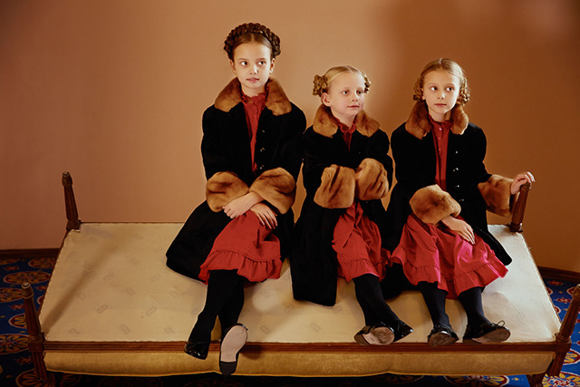 Ольга Томпсон с дочерьми в съемке Buro 24/7 x Braschi (фото 11)