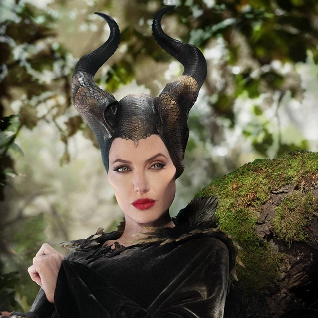 https://m.buro247.ru/images/anya/new/kinopoisk.ru-Maleficent-2403082.jpg.webp