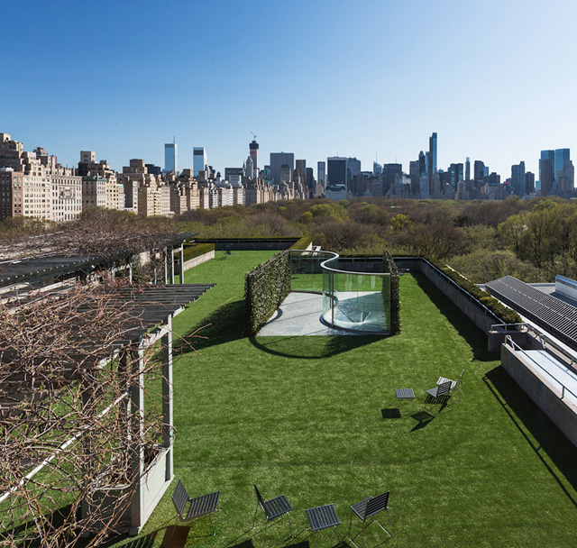 Стеклянная инсталляция на крыше нью-йоркского Метрополитен-музея (фото 2)