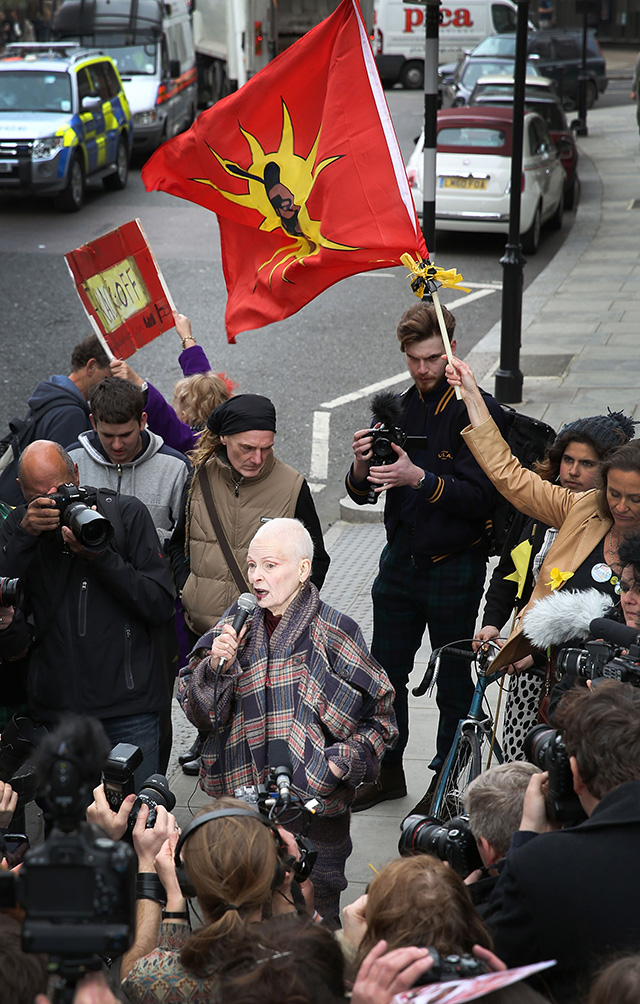 Вивьен Вествуд возглавила протестное шествие в Лондоне (фото 2)