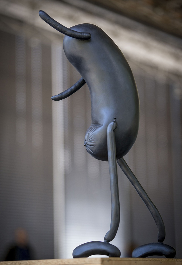 Эрвин Вурм создал абстрактные скульптуры в виде сосисок (фото 5)
