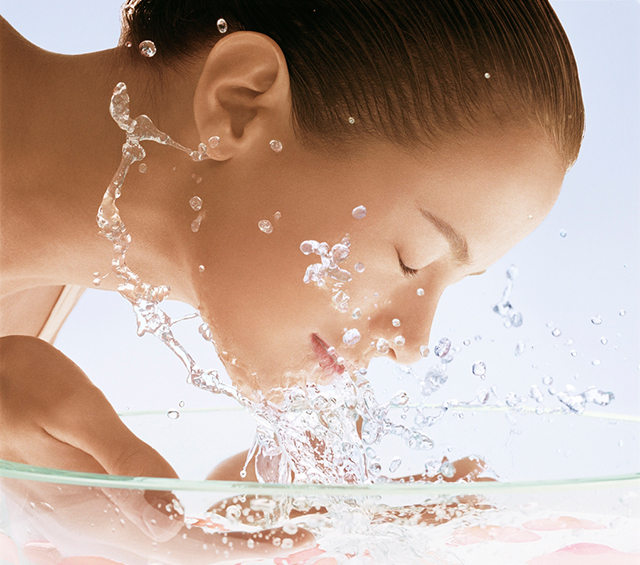Вопрос косметологу: нужно ли смывать мицеллярную воду? | BURO.