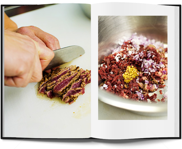 Блюдо недели: тар-тар из оленины с картофельной вафлей от Андрея Шмакова (фото 6)