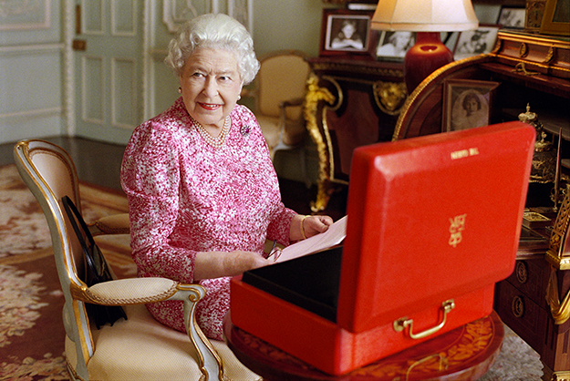 Королеве Елизавете II исполнился 91 год (фото 1)