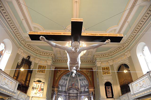 Скульптуру Пита Доэрти выставили в церкви (фото 1)