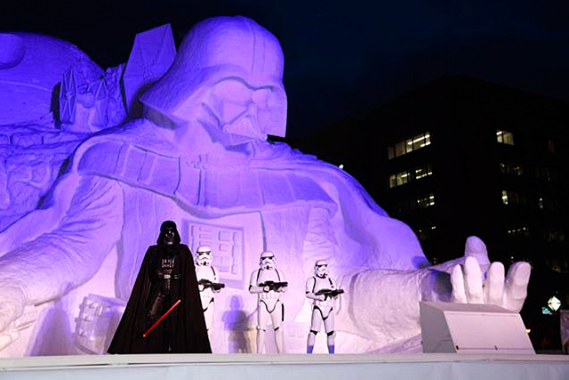 Снежные скульптуры героев "Звездных войн" сделаны в Японии (фото 1)