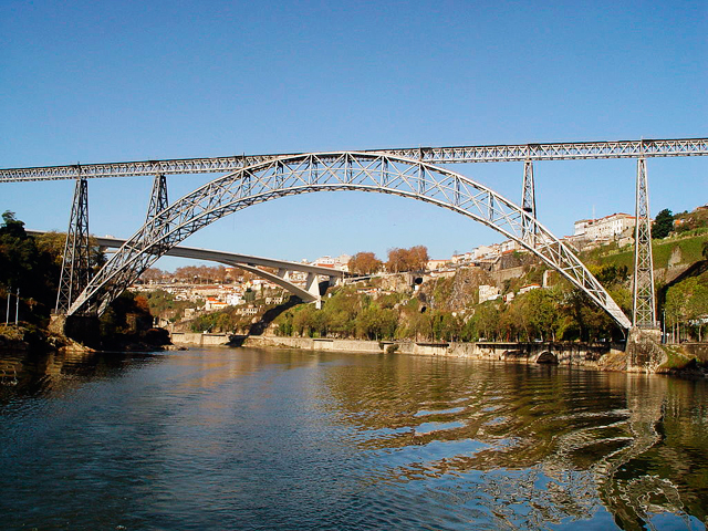 В Португалии хотят перенести мост Эйфеля в центр города (фото 1)