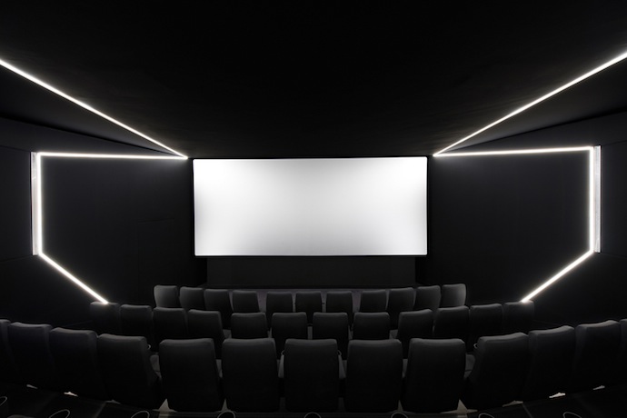 Томпақ жалаңаш сұлулар