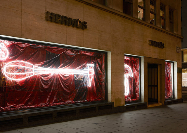 Studio Toogood создали провокационную инсталляцию в бутике Hermès (фото 12)