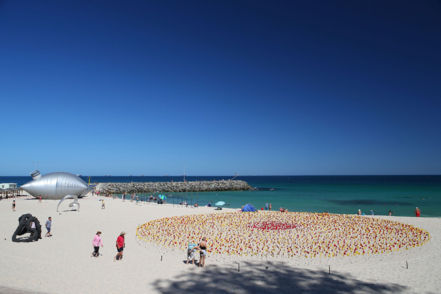 Выставка скульптур на австралийском пляже Коттслоу (фото 6)