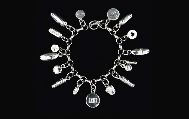 Серебряный браслет Charm Bracelet, 2004. Существует в 50 экземплярах