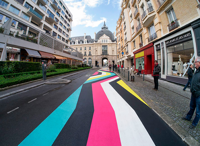 Цветная улица во французском Ренне (фото 1)