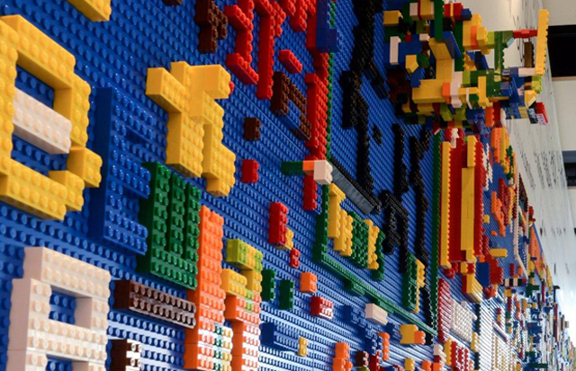 Интерактивная стена Lego в гостинице Yotel (фото 4)