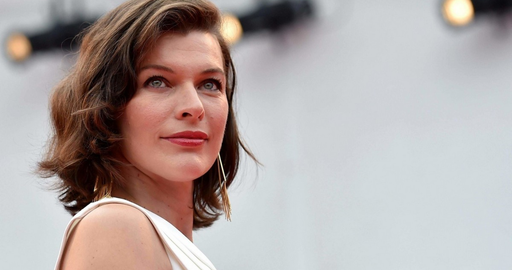 Милла Йовович сиқырды сорады