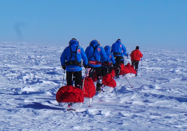 Благотворительный поход принца Гарри на Южный полюс (фото 5)