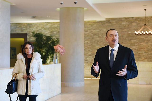 Президент Азербайджана Ильхам Алиев с супругой на открытии горнолыжного курорта (фото 9)