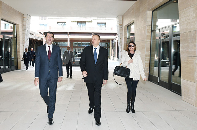 Президент Азербайджана Ильхам Алиев с супругой на открытии горнолыжного курорта (фото 12)