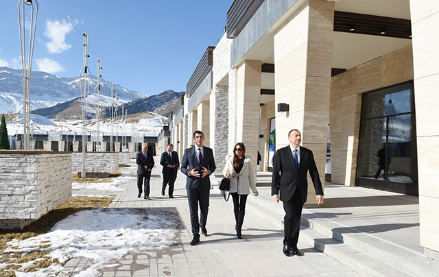 Президент Азербайджана Ильхам Алиев с супругой на открытии горнолыжного курорта (фото 14)