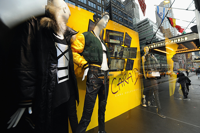 Презентация коллекции Кары Делевинь для DKNY в Нью-Йорке (фото 4)