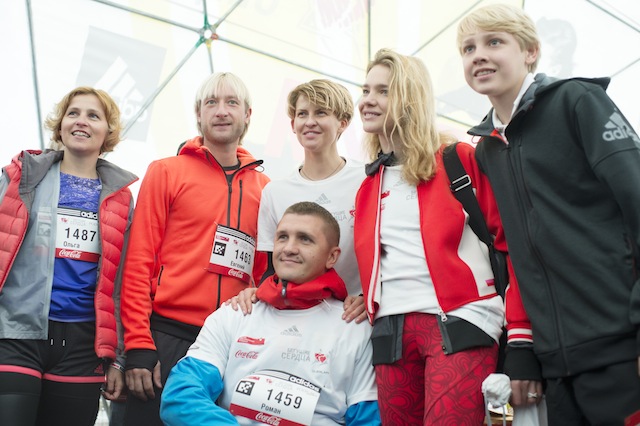 "Бегущие сердца": Наталья Водянова и другие участники сегодняшнего марафона (фото 20)