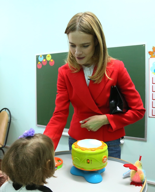 Наталья Водянова на открытии лекотеки в Твери (фото 1)